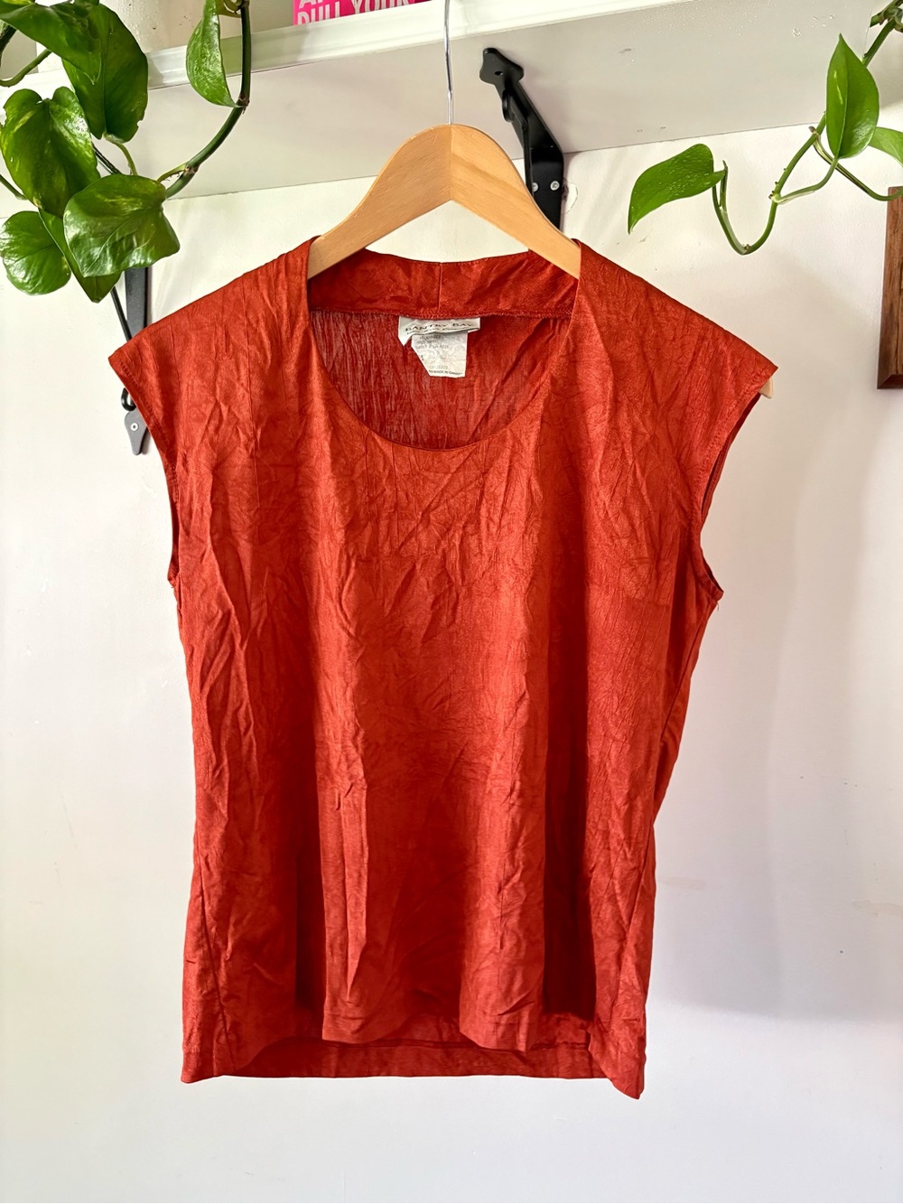 Sleeveless Rust Women's Top - Casual Scoop Neck